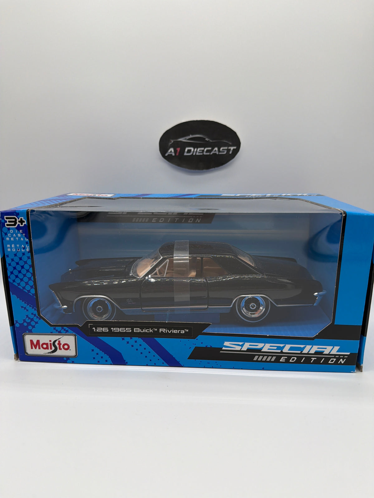 Maisto 1:24 1965 Buick Riviera