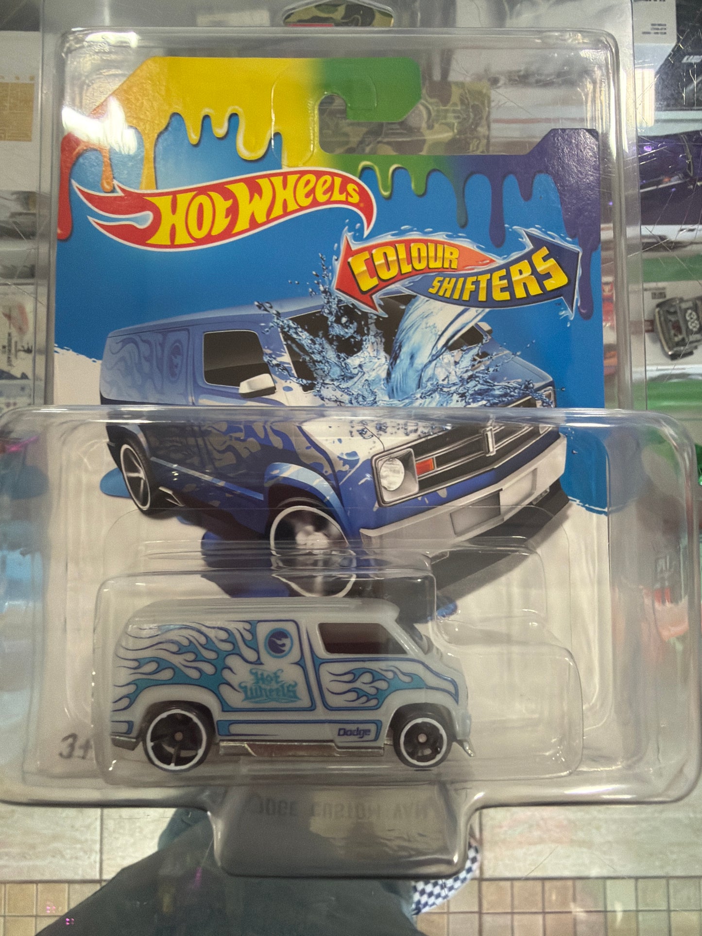 Hot Wheels ‘77 Dodge Custom Van Treasure Hunt Colour Shifters