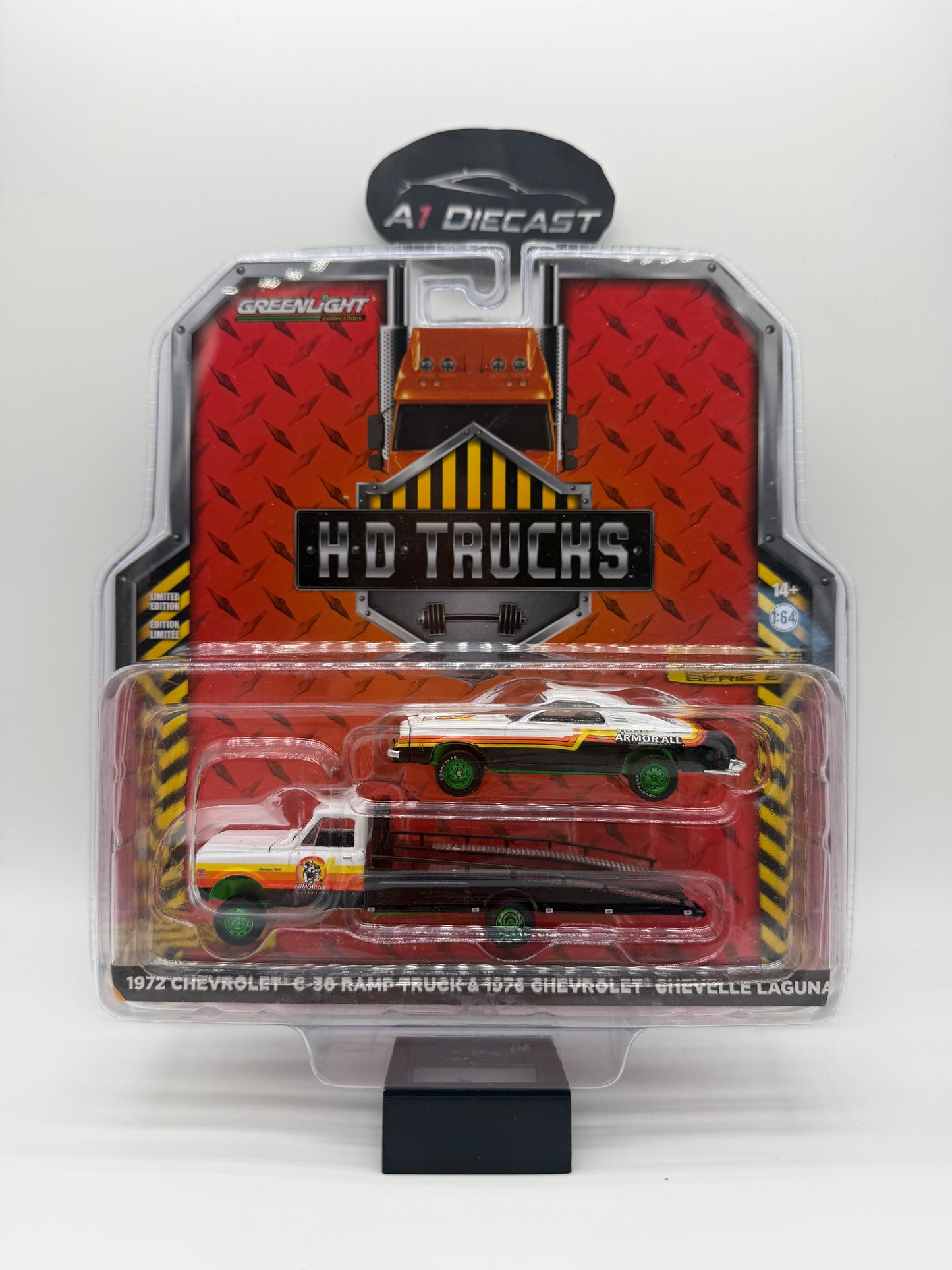 Greenlight HD Trucks 1972 Chevrolet C-30 Ramp Truck & 1976 Chevrolet Chevelle Laguna Chase