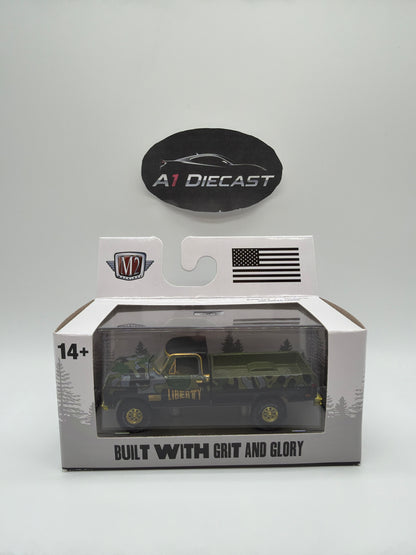 M2 Machines Detroit Muscle Special Release S60 1972 Ford F-250 Explorer 4x4 Chase