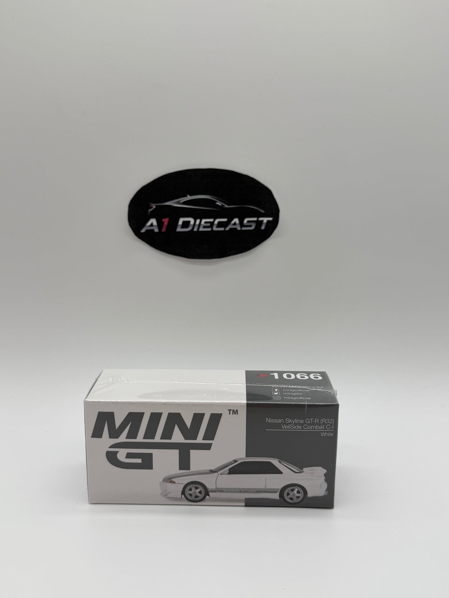 Mini GT Nissan Skyline GT-R (R32) VeilSide Combat C-I
