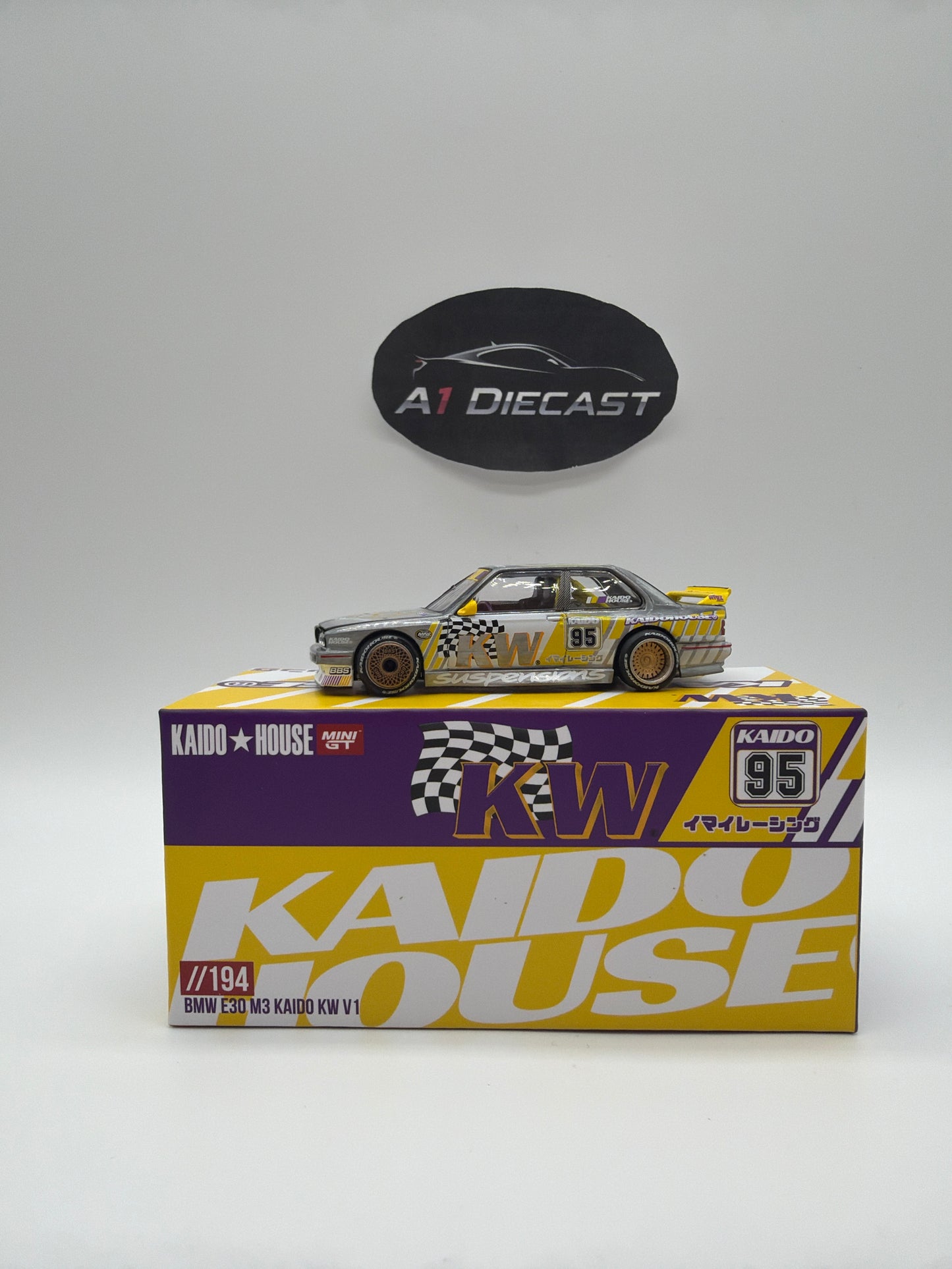 Kaido House Mini GT BMW E30 Kaido KW V1 - KHMG194 Chase