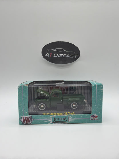 M2 Machines 1952 Studebaker 2 R Truck