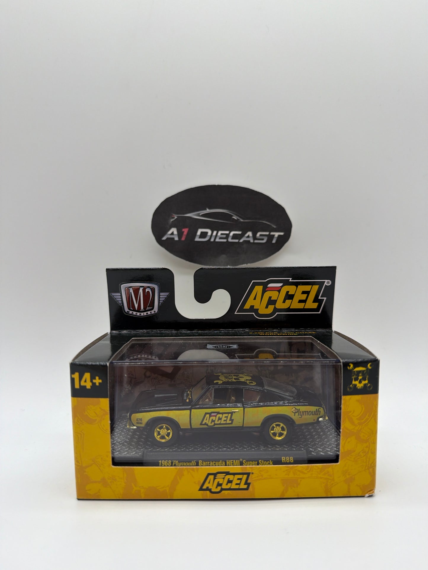 M2 Machines 1968 Plymouth Barracuda Hemi Super Stock Chase