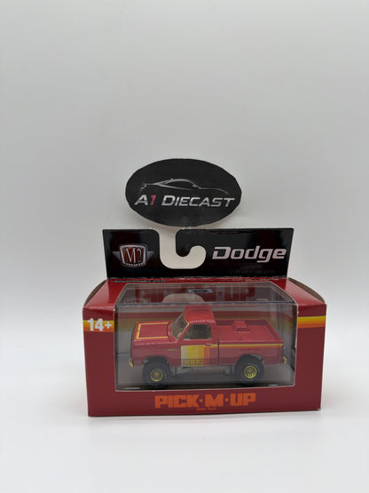 M2 Machines 1979 Dodge 150 Power Wagon Pick-M-Up Chase