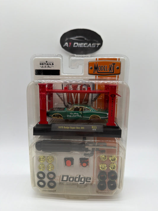 M2 Machines Model kit 1970 Dodge Super Bee 383 Chase