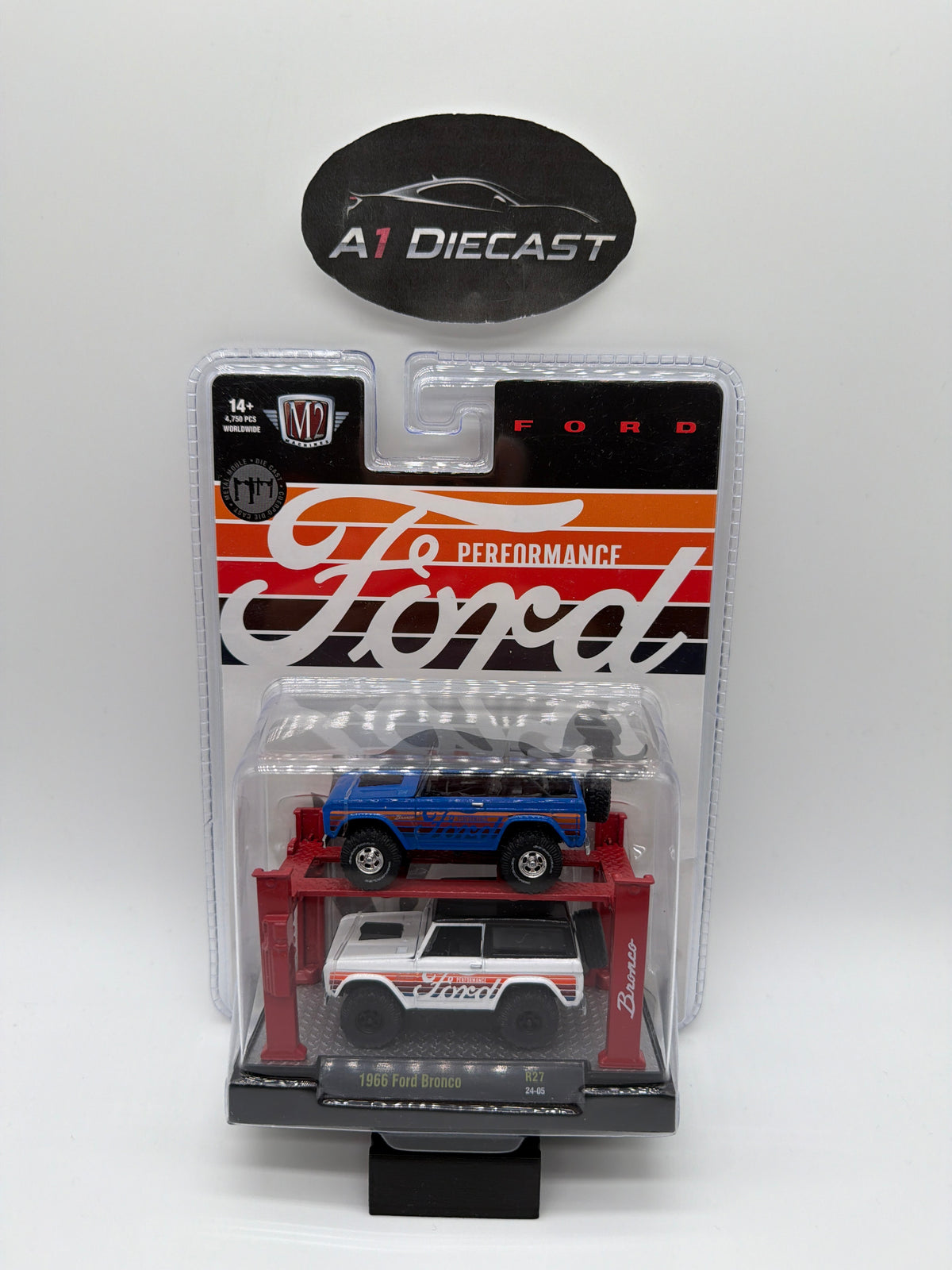 M2 Machines Auto-Lift 1966 Ford Bronco (Broken Grill)