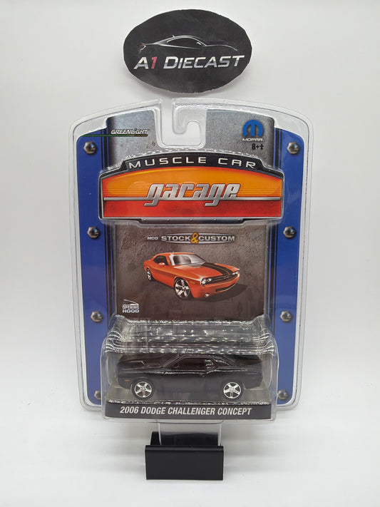 Greenlight Muscle Car Garage 2006 Dodge Challenger Concept