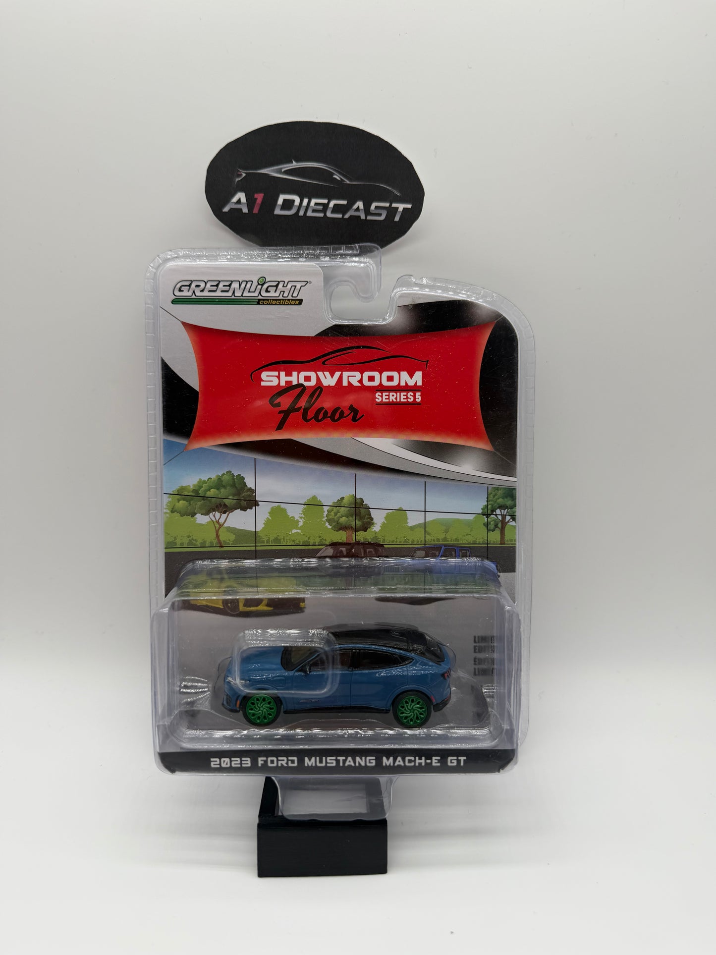 Greenlight Showroom Floor Series 5 2023 Ford Mustang Mach-E GT Chase