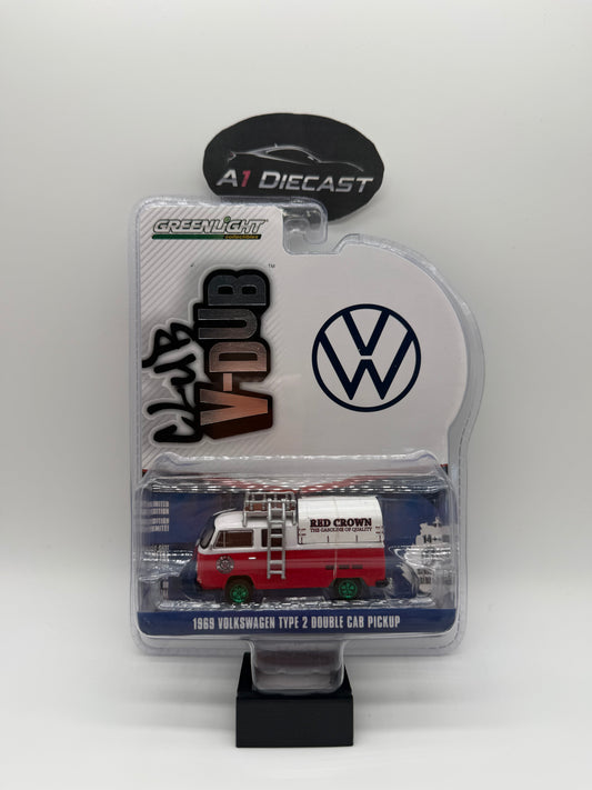 GreenLight V-Dub Club 1969 Volkswagen Type 2 Double Cab Pick-Up Chase