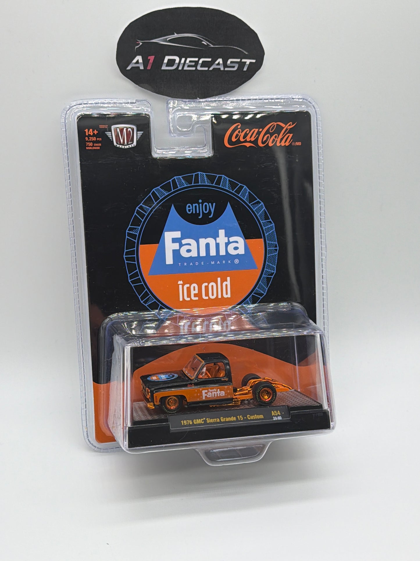 M2 Machines Coca-Cola Fanta 1976 GMC Sierra Grande 15 - Custom Chase