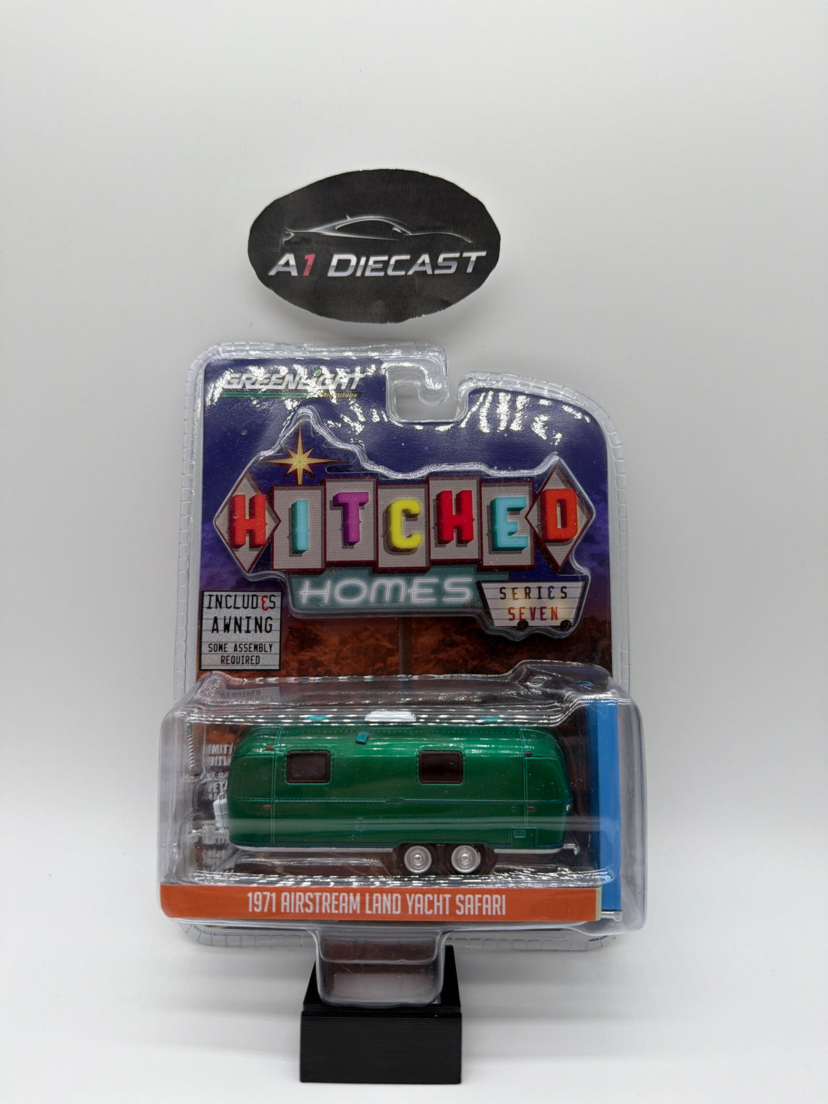 Greenlight Hitched Homers Series 7 1971 Airstream Land Yacht Safari