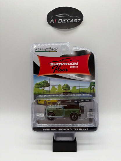 Greenlight Showroom Floor Series 5 2023 Ford Bronco Outer Banks