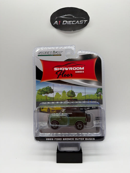 Greenlight Showroom Floor Series 5 2023 Ford Bronco Outer Banks