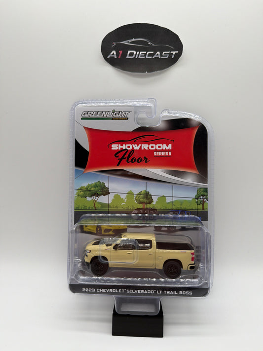 Greenlight Showroom Floor Series 5 2023 Chevrolet Silverado LT Trail Boss