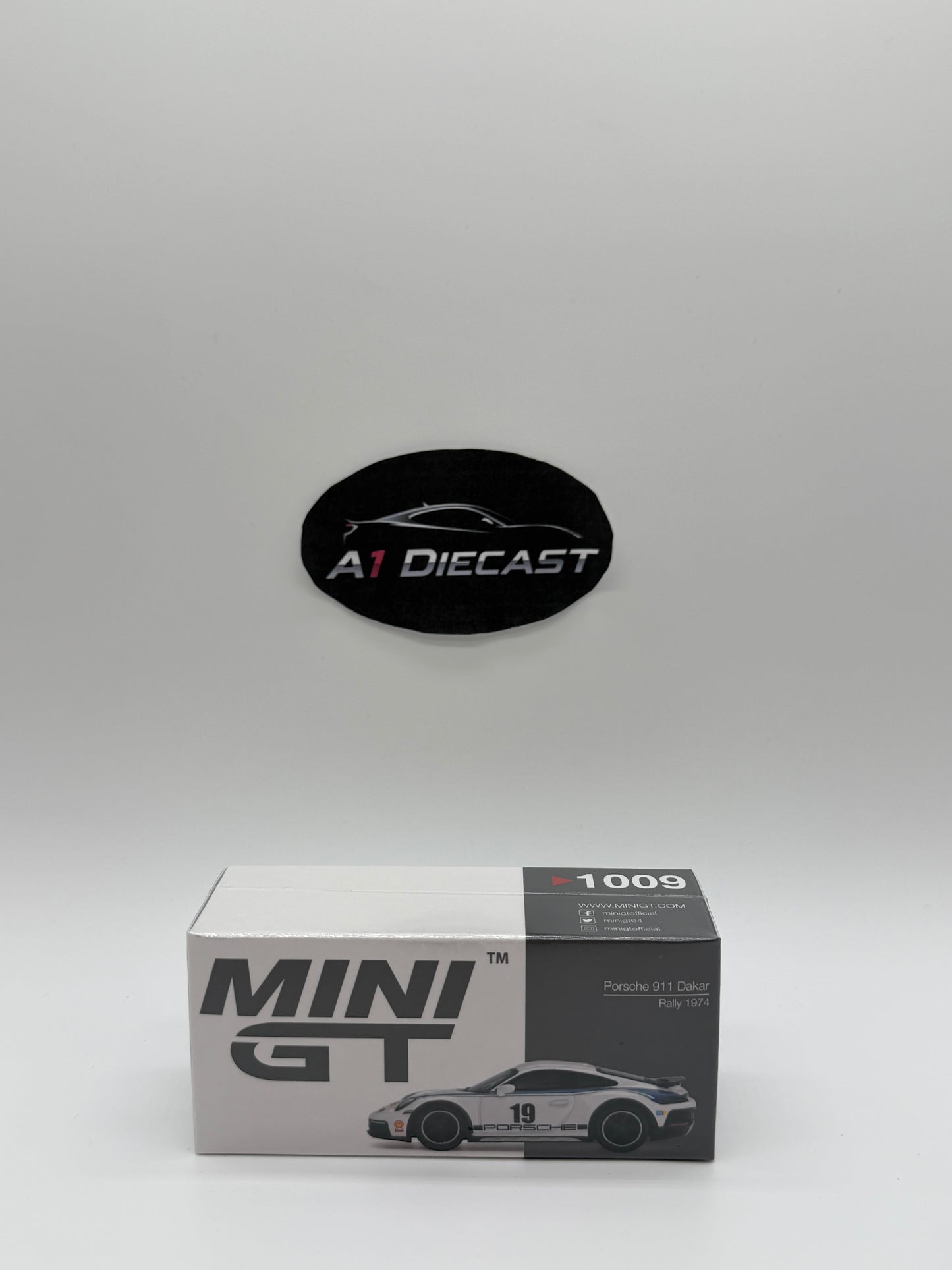 Mini GT Porsche 911 Dakar