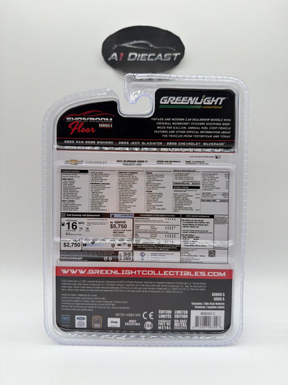 Greenlight Showroom Floor Series 5 2023 Chevrolet Silverado LT Trail Boss