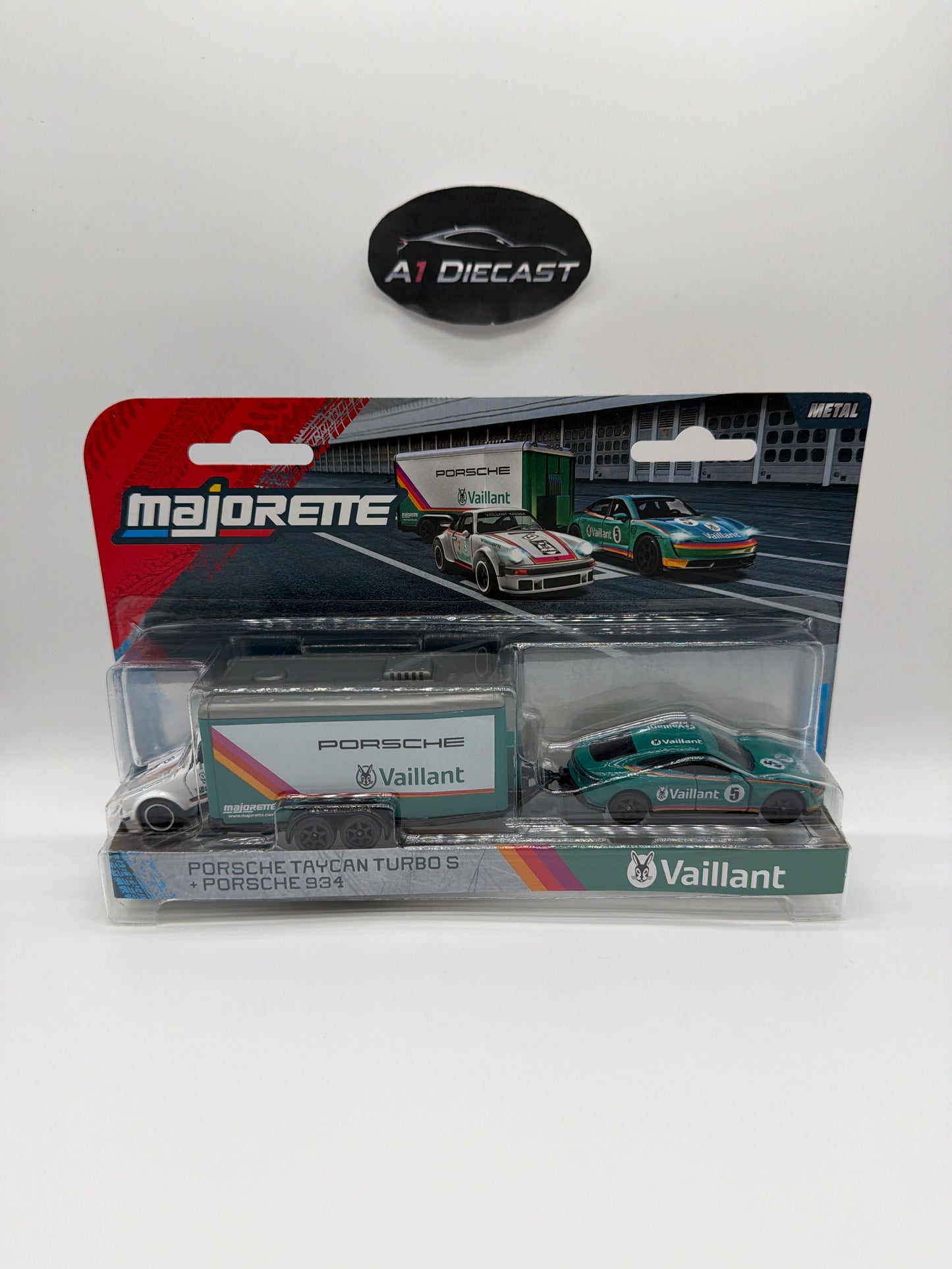 Majorette Racing Deluxe Trailer Porsche Taycan Turbo S + Porsche 934