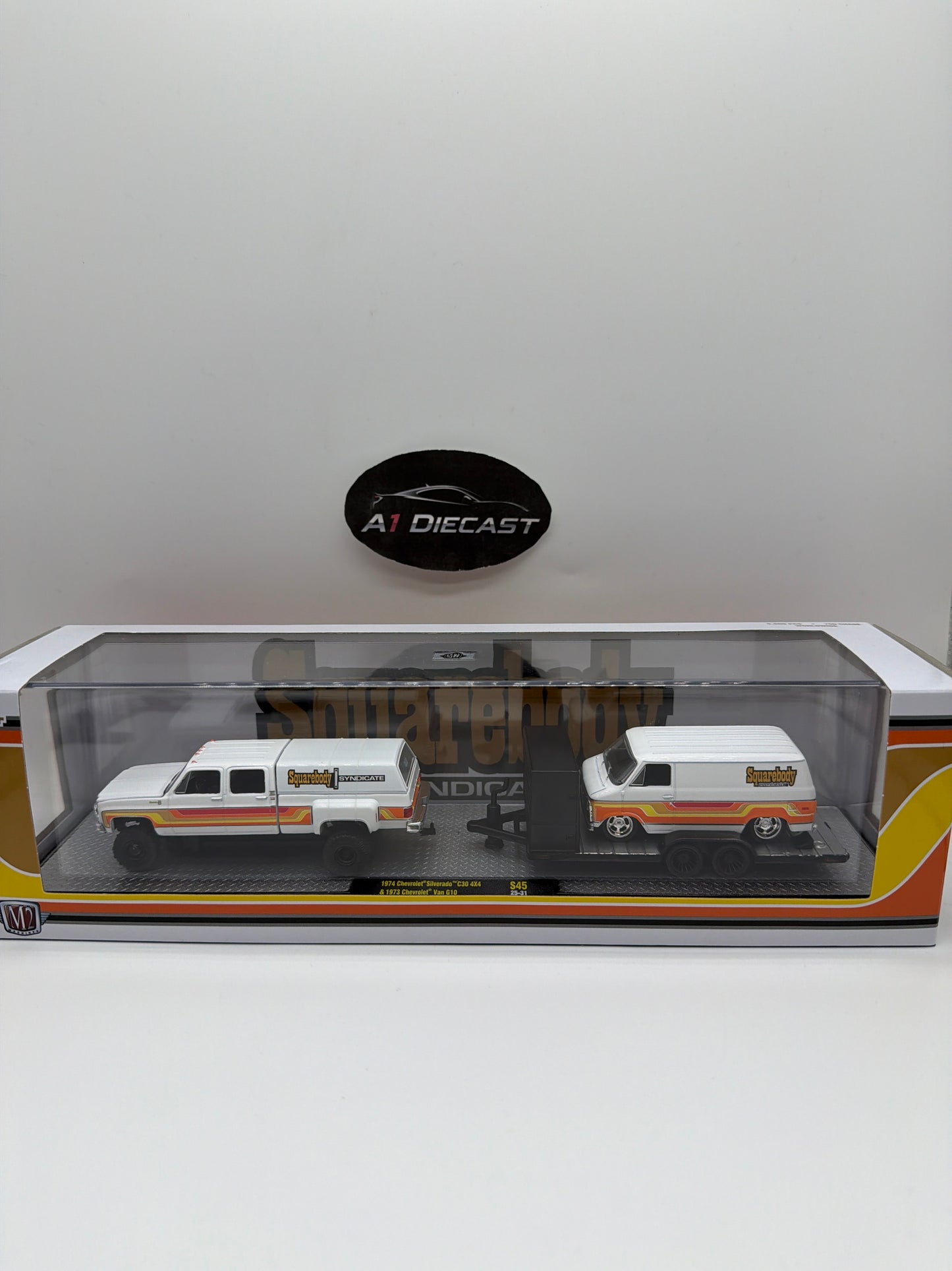 M2 Machines Transport 1974 Chevrolet Silverado C30 4x4 & 1973 Chevrolet Van G10