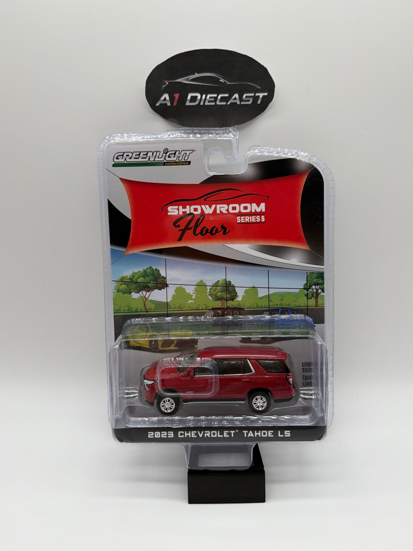 Greenlight Showroom Floor Series 5 2023 Chevrolet Tahoe LS