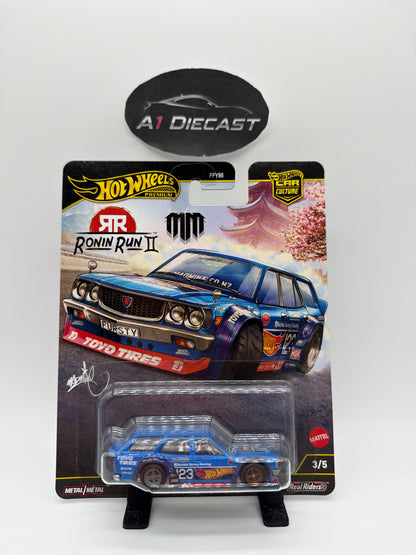 Hot Wheels Premium Car Culture Ronin Run II Mad Mike Mazda RX-3 Wagon/Remorque