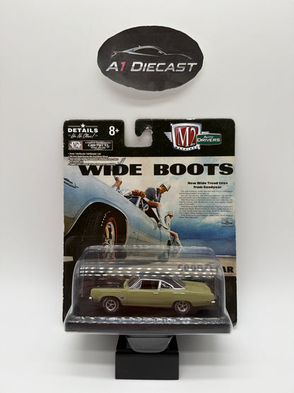 M2 Machines 1969 Plymouth Road Runner 440 6-Pack