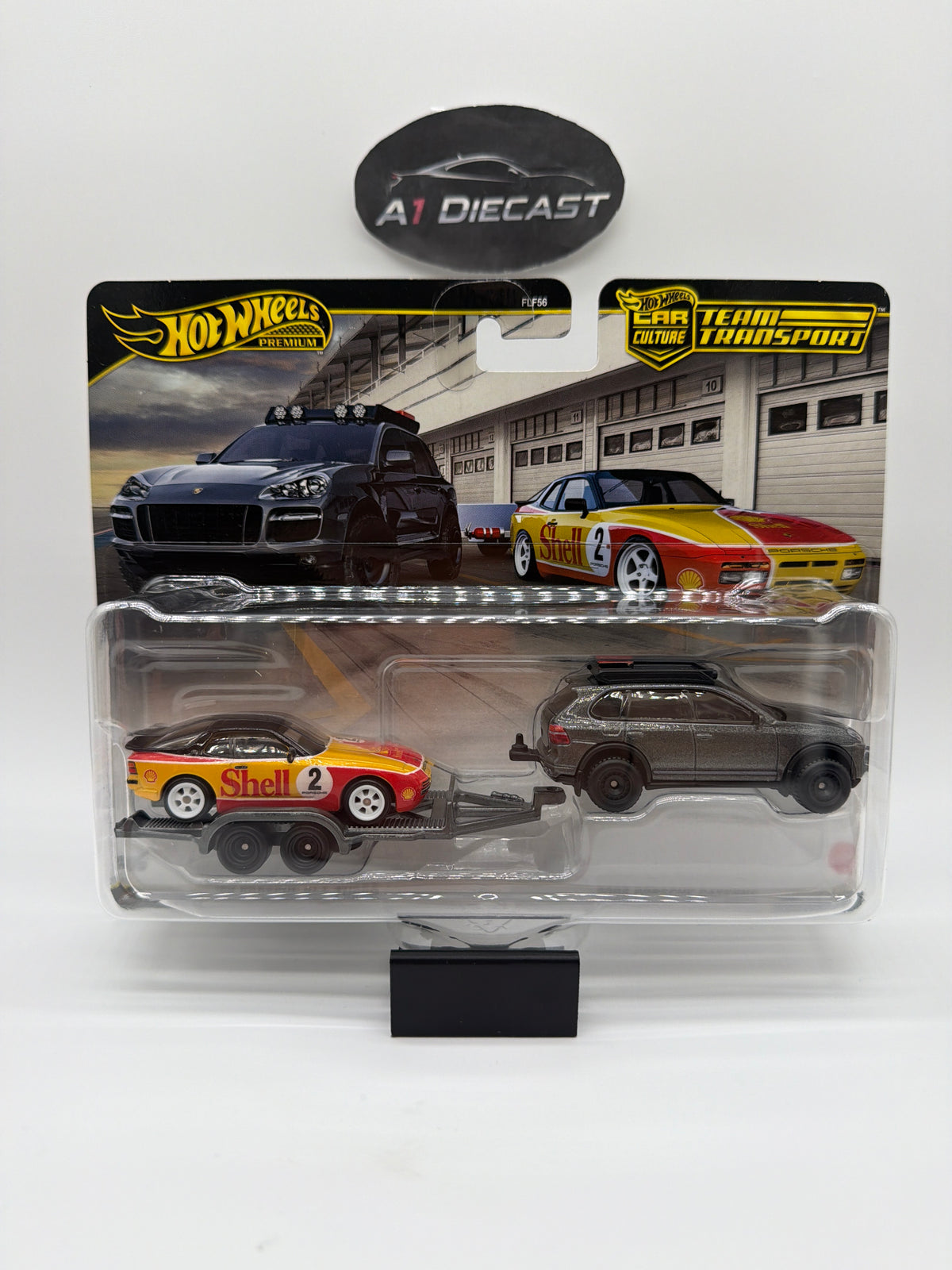Hot Wheels Premium Car Culture Team Transport ‘89 Porsche 944 Turbo & 2008 Porsche Cayenne