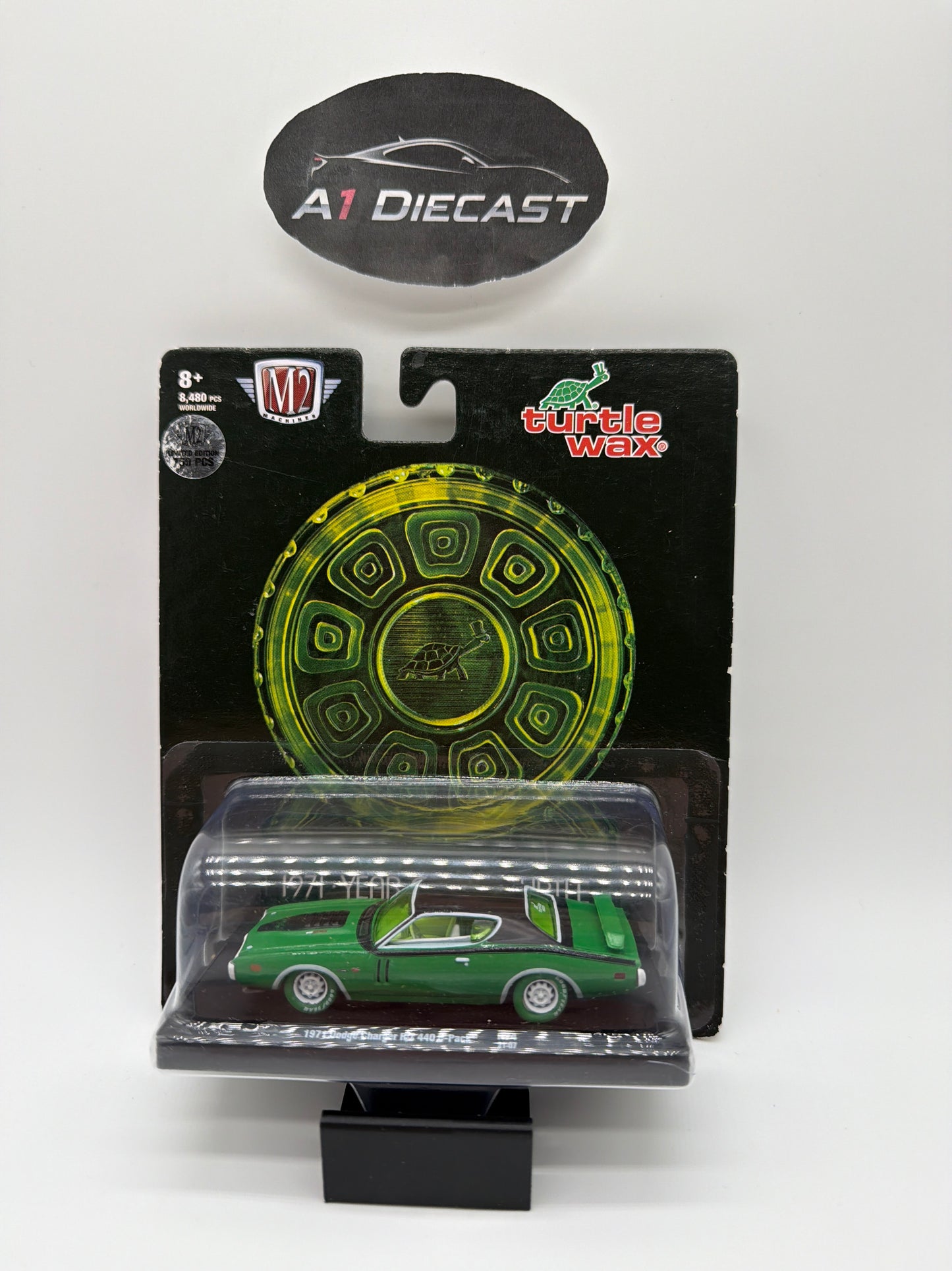 M2 Machines 1971 Dodge Charger R/T 440 6-Pack Chase
